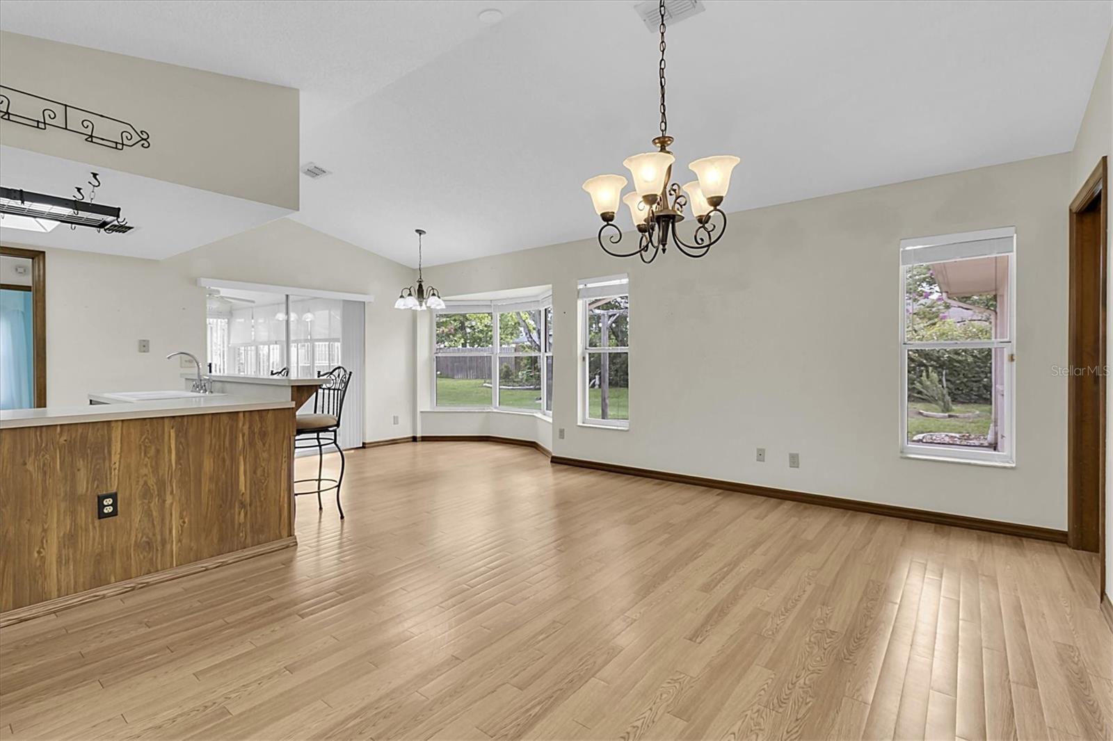 Listing photo id 23 for 3183 Coronet Court