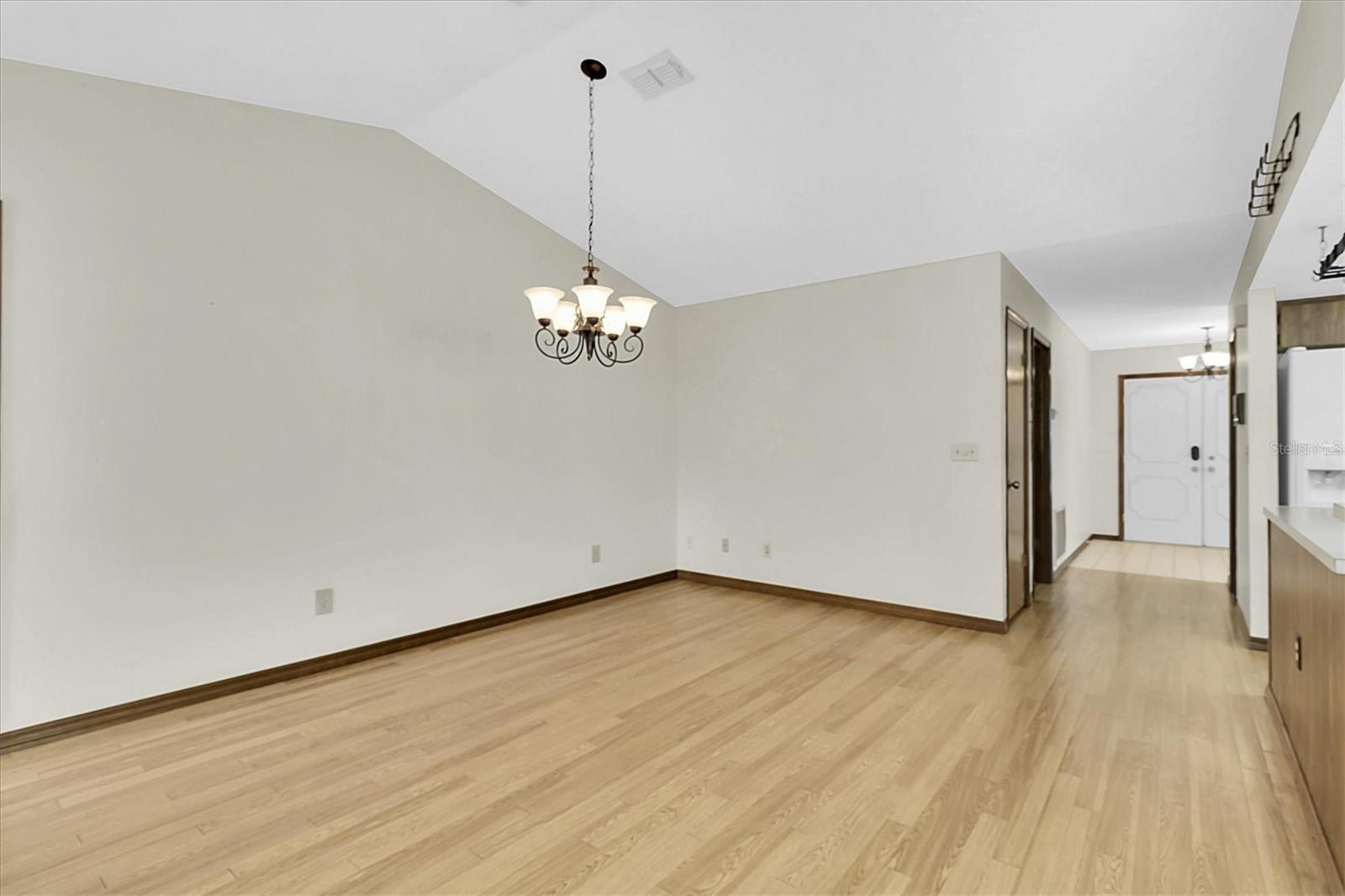 Listing photo id 24 for 3183 Coronet Court