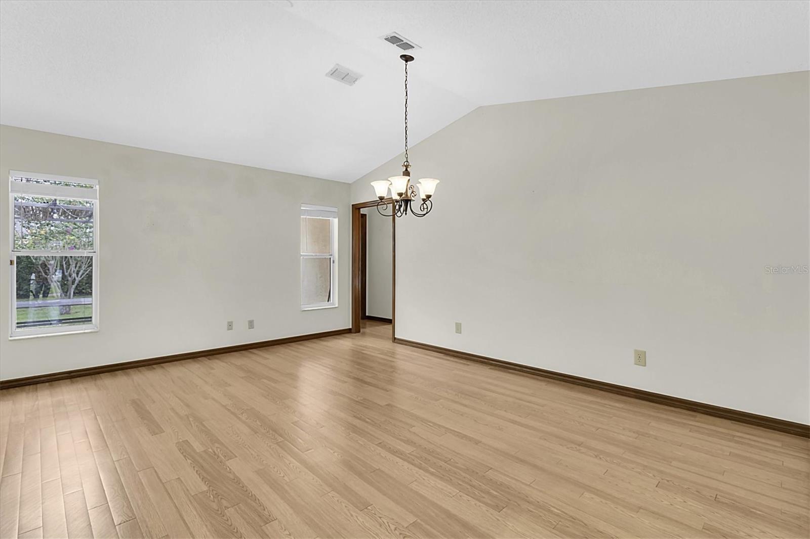 Listing photo id 26 for 3183 Coronet Court