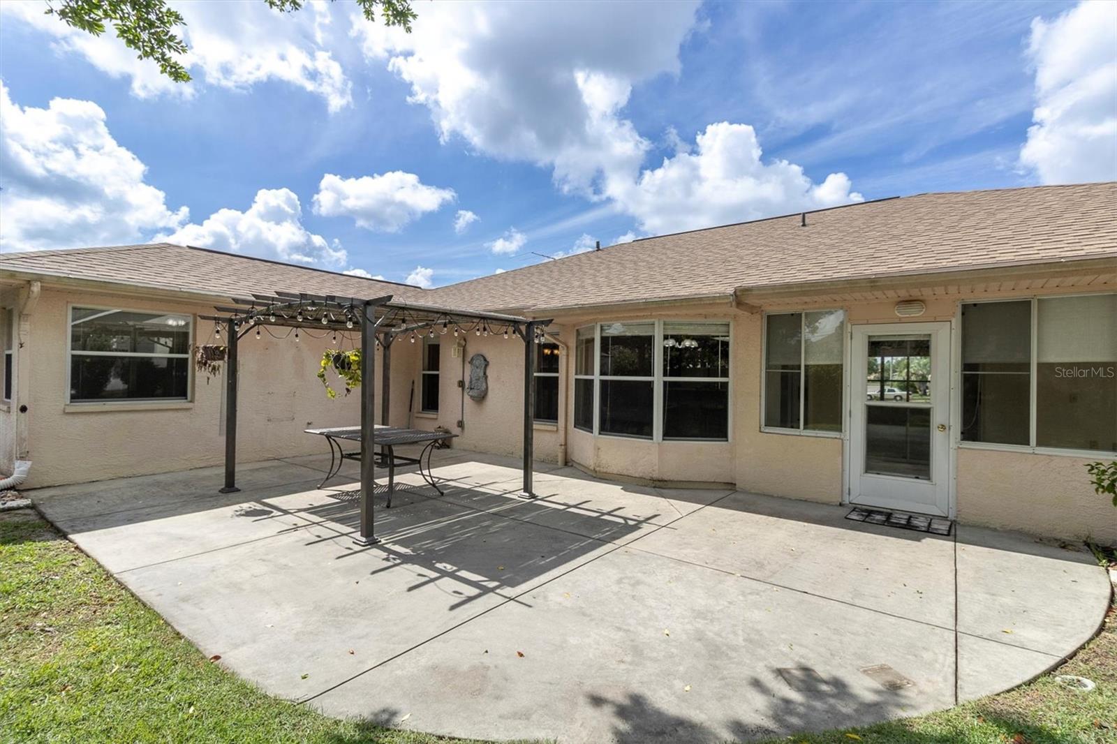Listing photo id 31 for 3183 Coronet Court