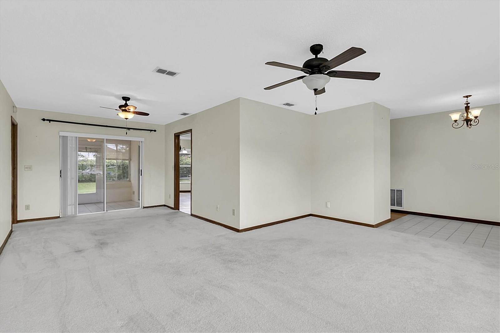 Listing photo id 2 for 3183 Coronet Court