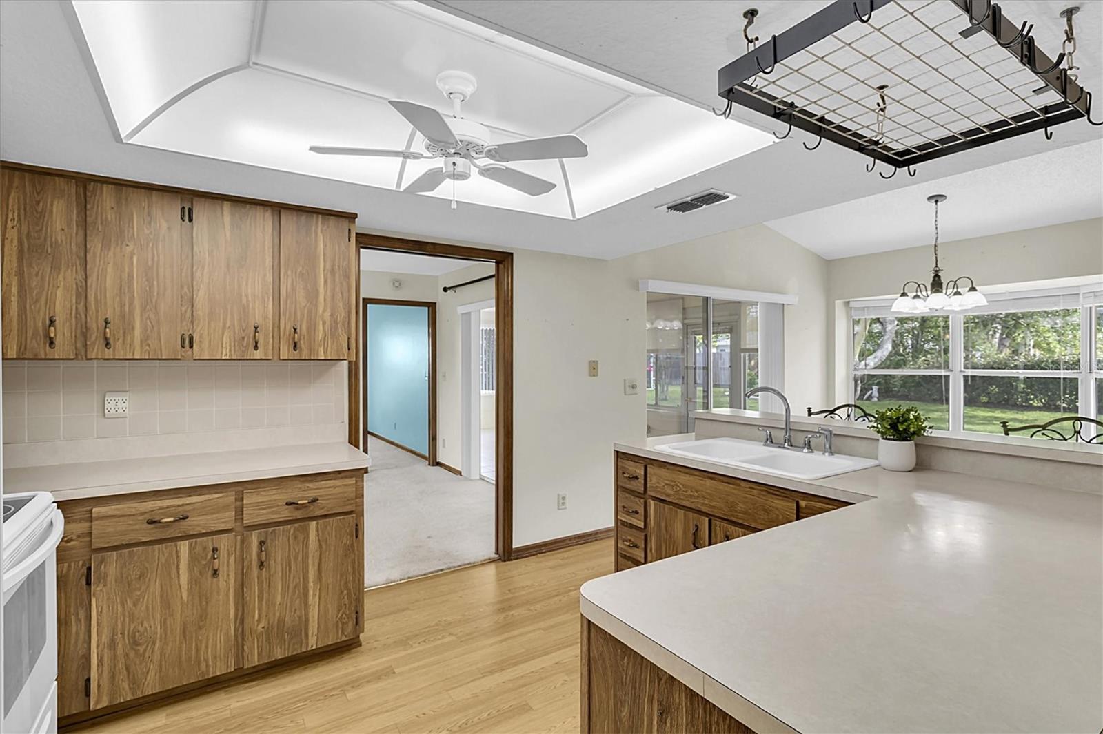 Listing photo id 6 for 3183 Coronet Court