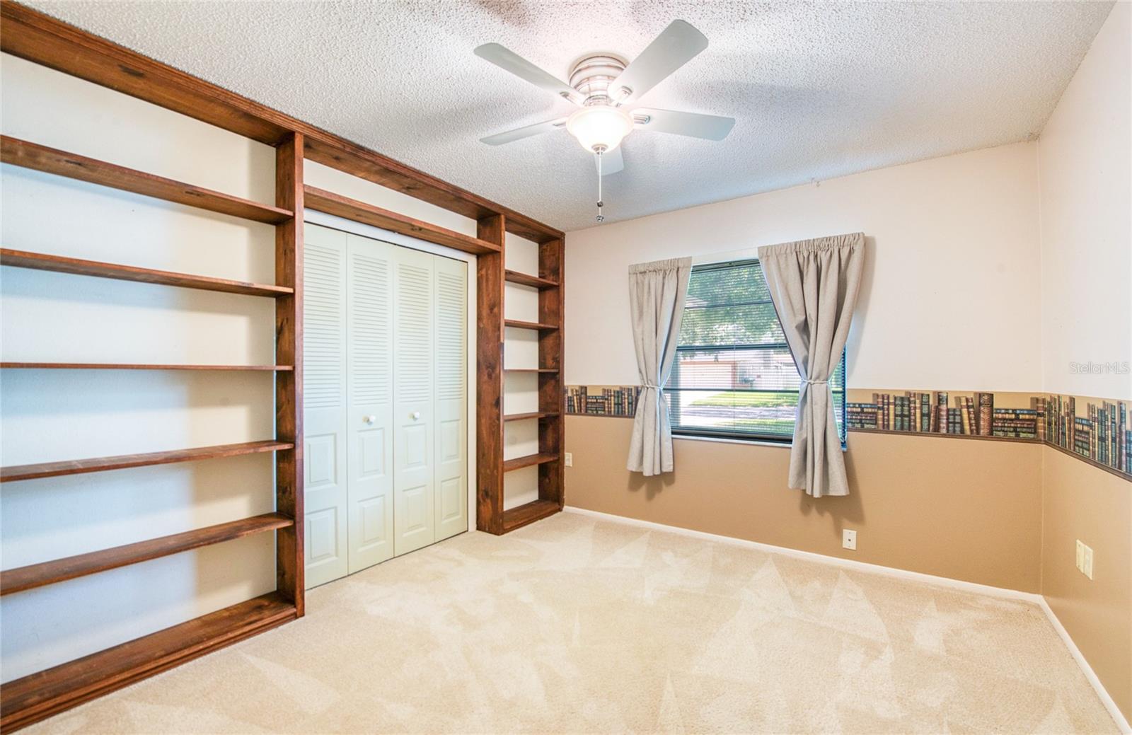 Image 17 of 33 For 213 Lotus Drive
