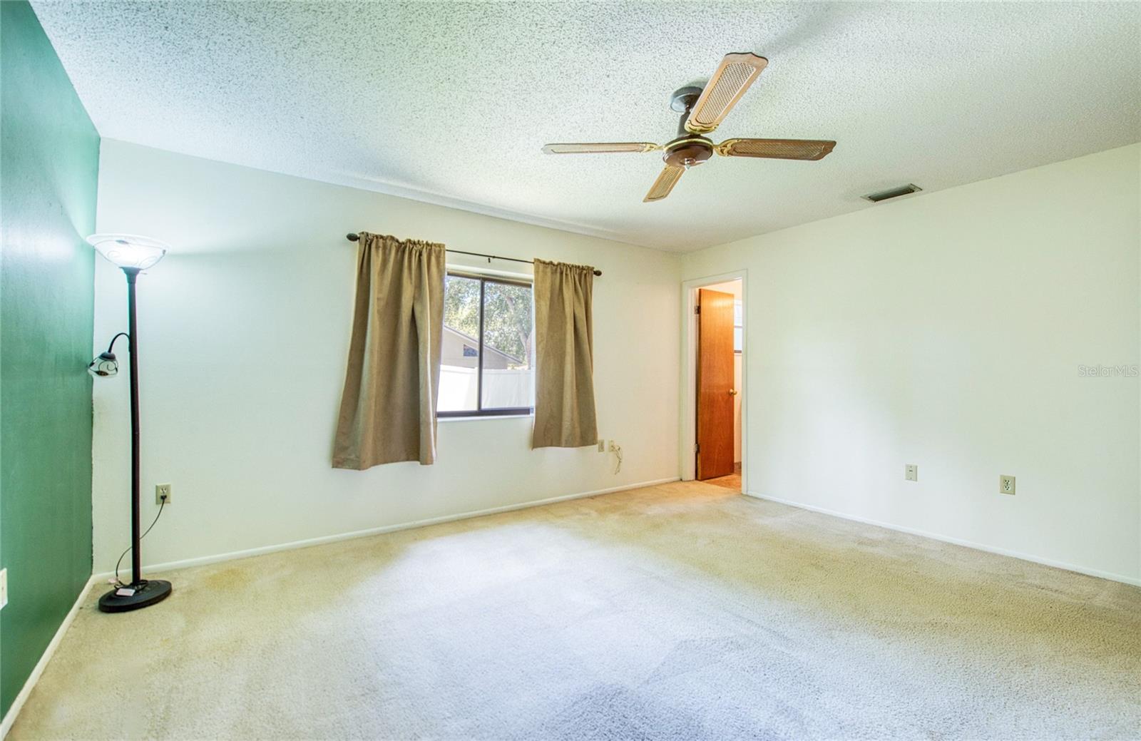 Image 22 of 33 For 213 Lotus Drive