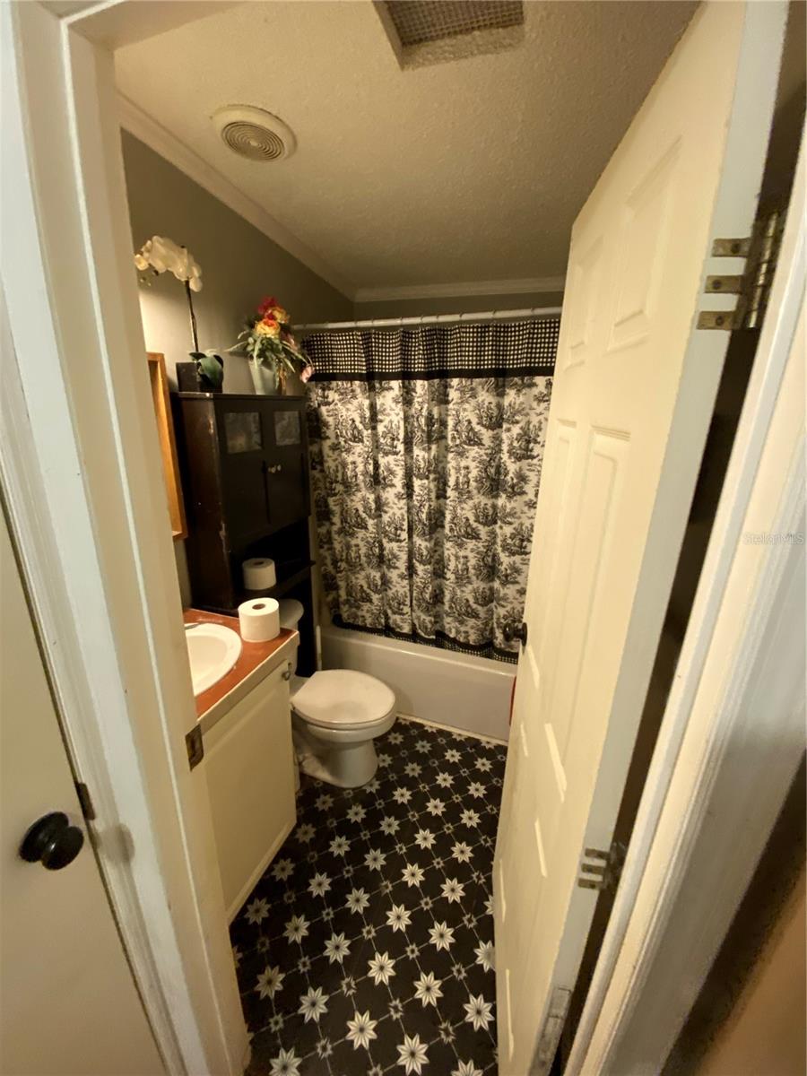 Image 10 of 49 For 14642 Pauline Drive