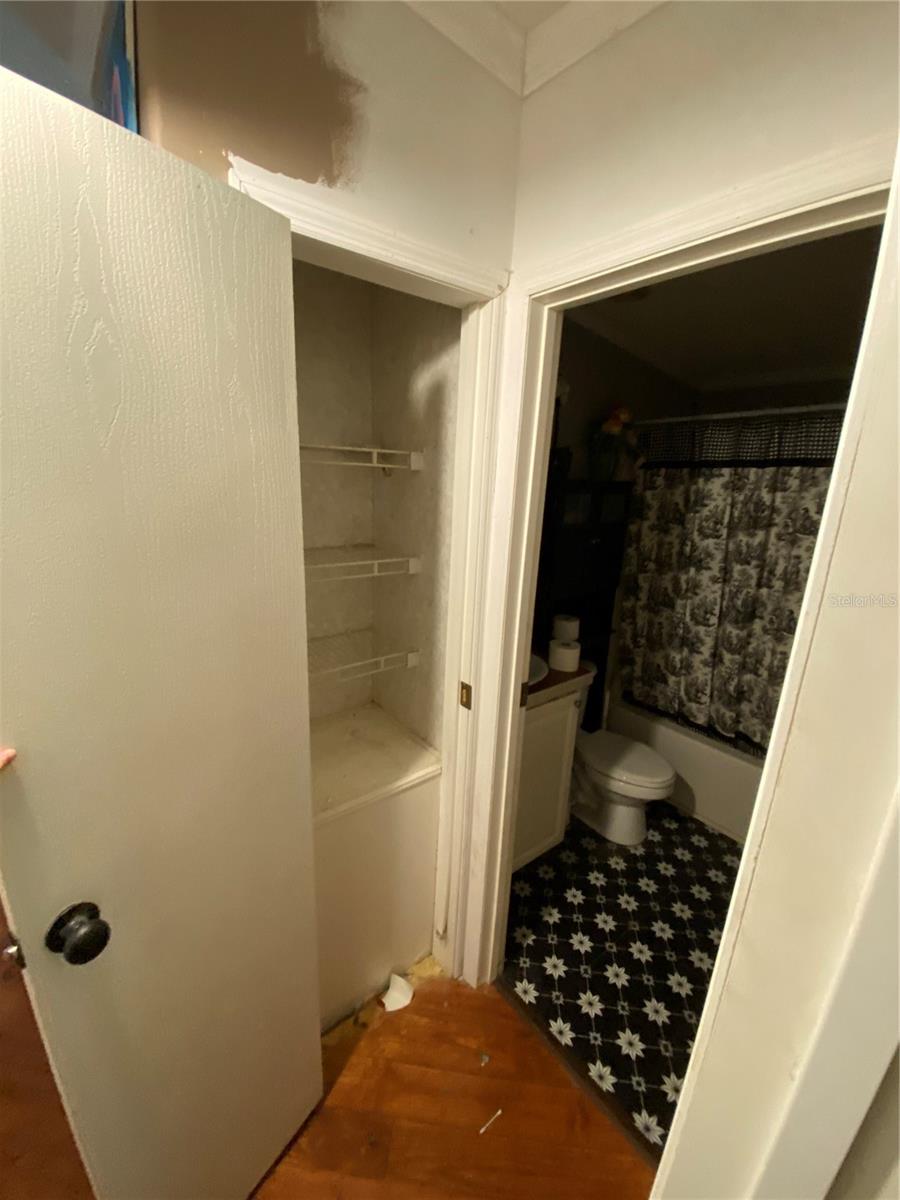 Image 11 of 49 For 14642 Pauline Drive
