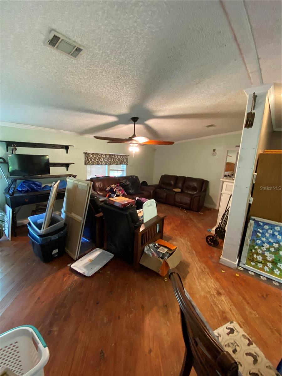 Image 13 of 49 For 14642 Pauline Drive