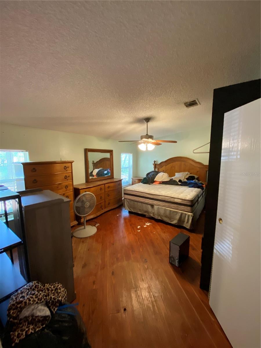 Image 14 of 49 For 14642 Pauline Drive