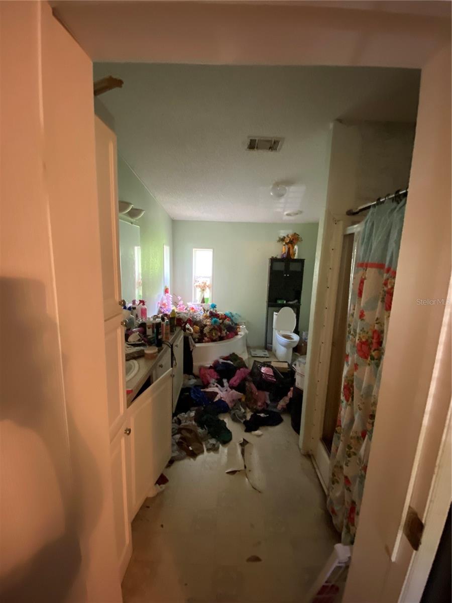 Image 16 of 49 For 14642 Pauline Drive