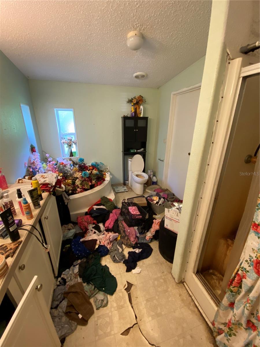 Image 17 of 49 For 14642 Pauline Drive