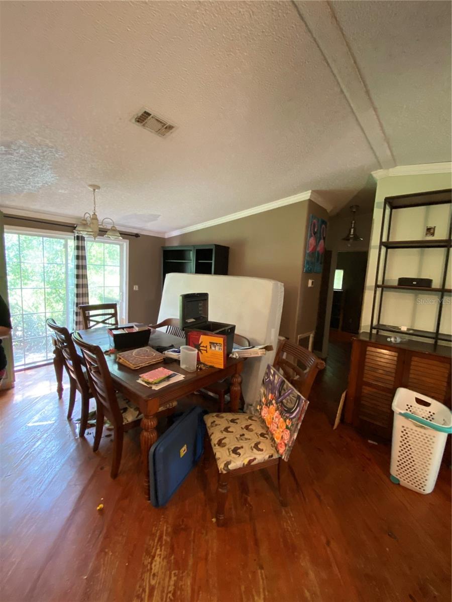 Image 19 of 49 For 14642 Pauline Drive