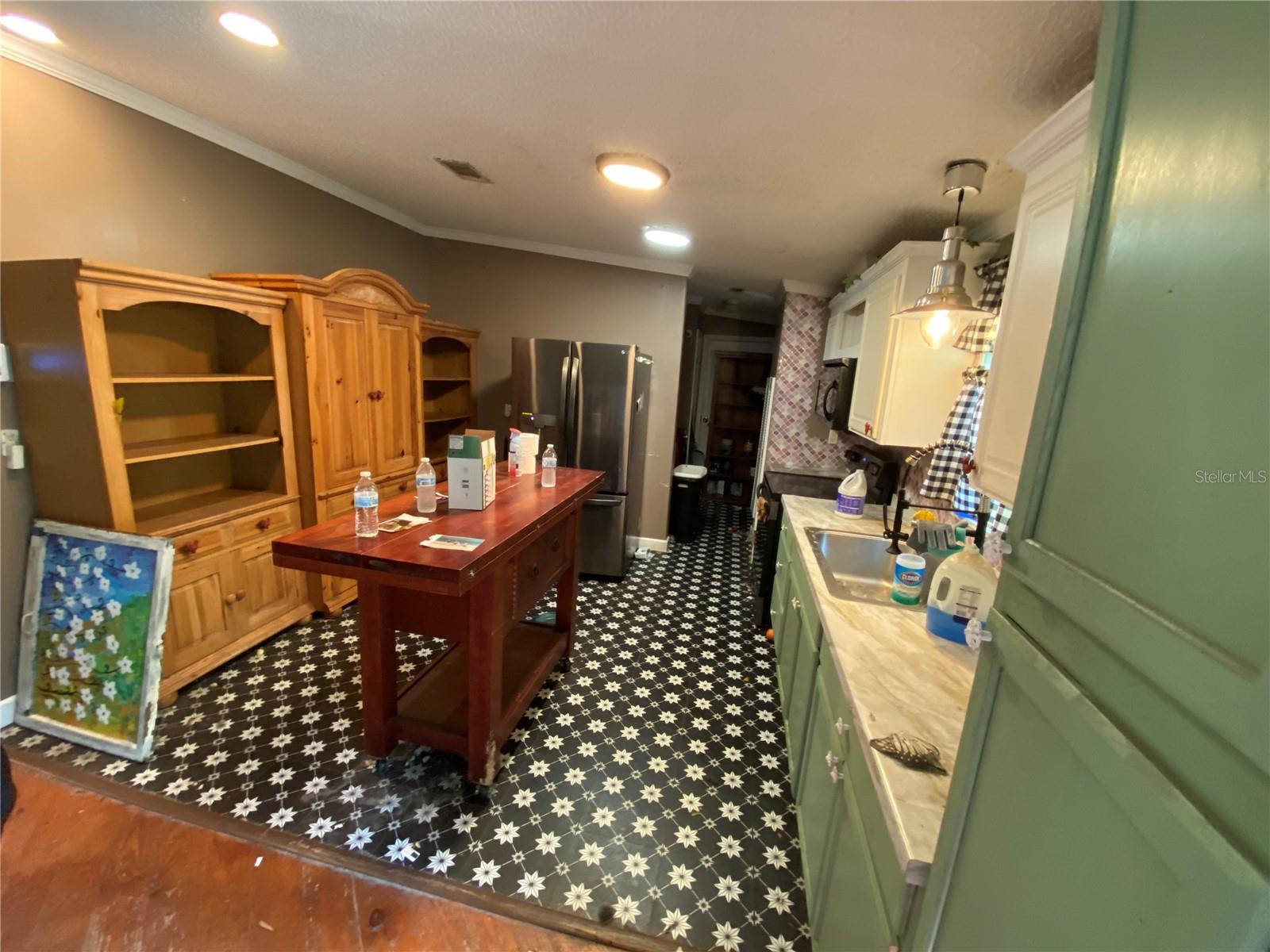 Image 21 of 49 For 14642 Pauline Drive