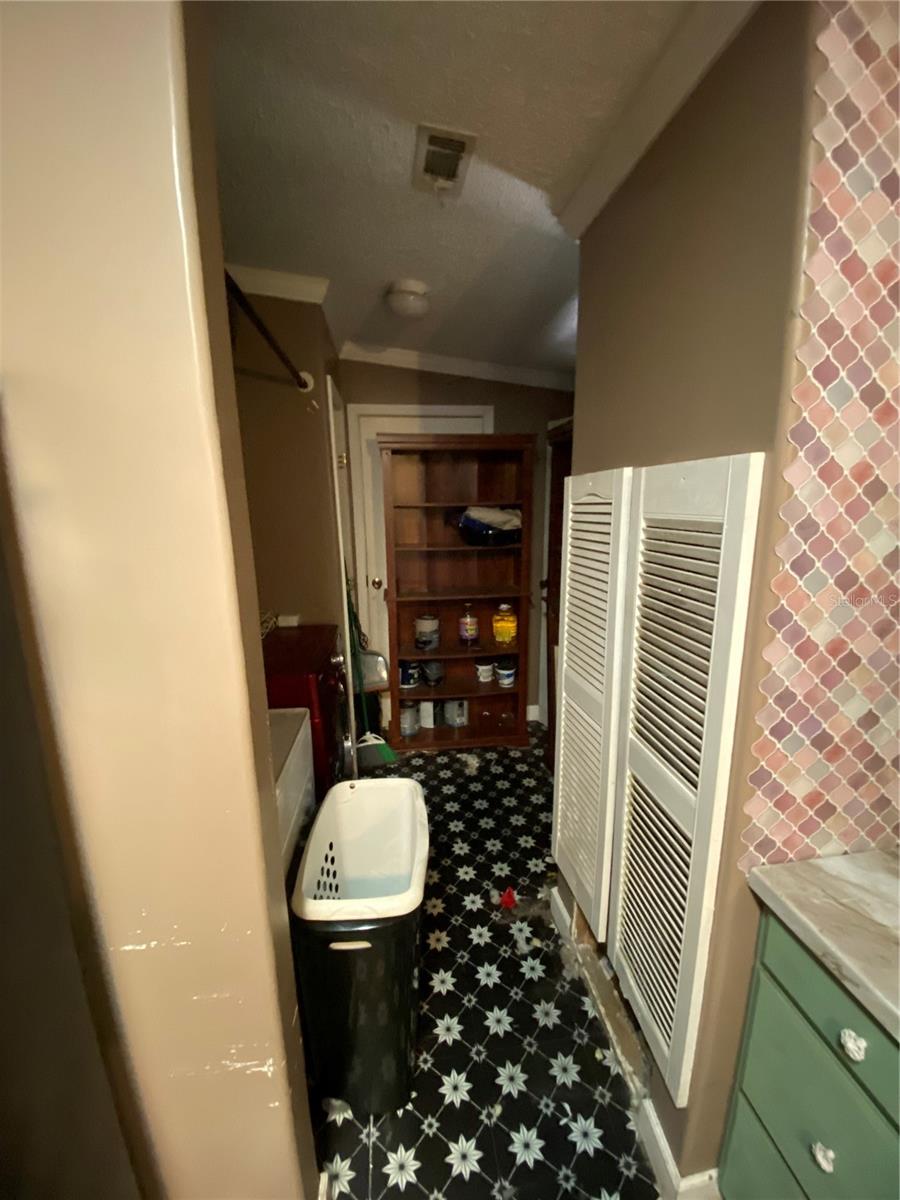 Image 22 of 49 For 14642 Pauline Drive