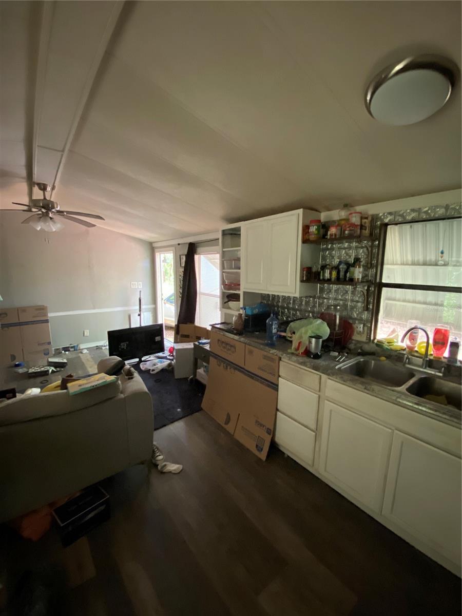 Image 32 of 49 For 14642 Pauline Drive
