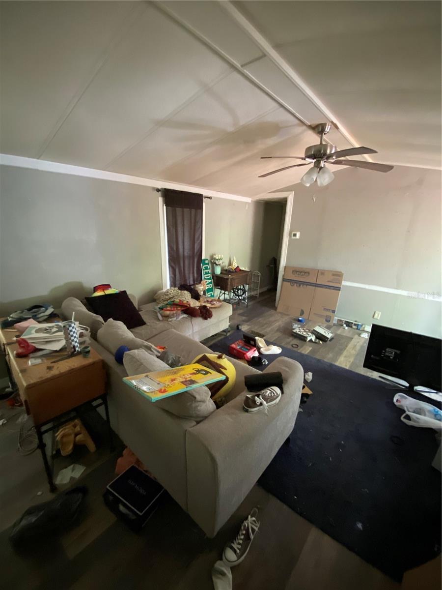 Image 33 of 49 For 14642 Pauline Drive