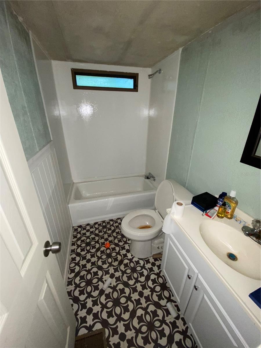 Image 36 of 49 For 14642 Pauline Drive