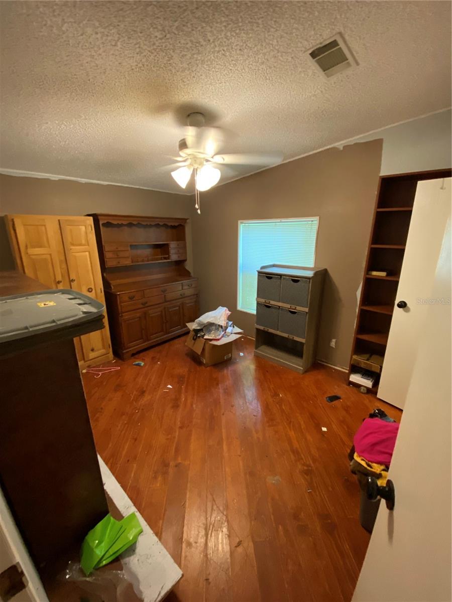 Image 6 of 49 For 14642 Pauline Drive
