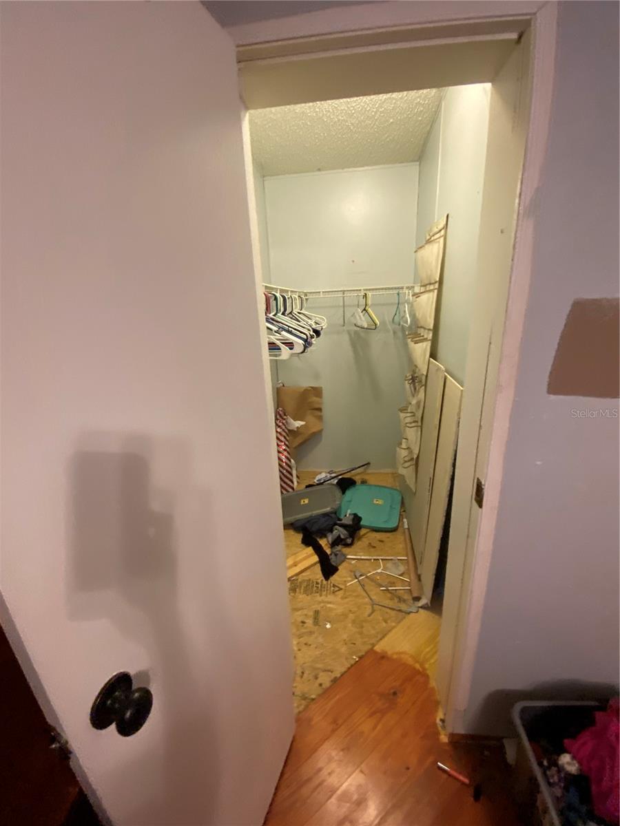 Image 7 of 49 For 14642 Pauline Drive
