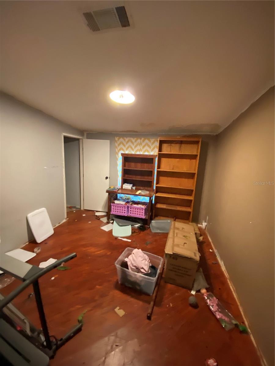 Image 8 of 49 For 14642 Pauline Drive