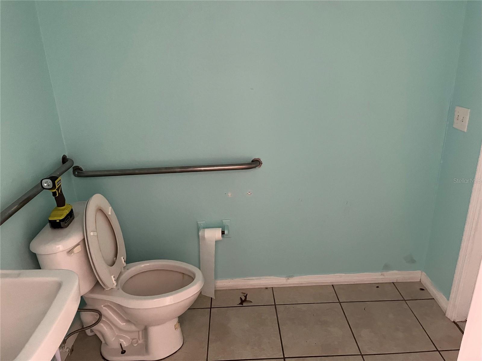 Image 16 of 22 For 18132 Commercial Way