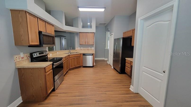 Image 7 of 29 For 15933 Leatherleaf Lane