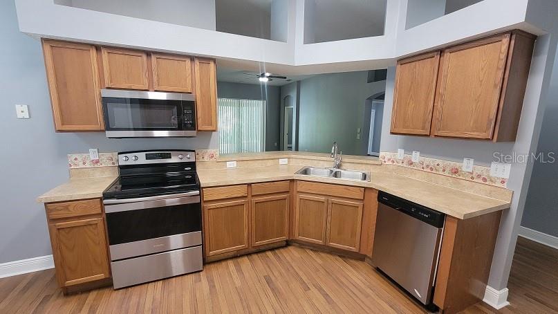 Image 9 of 29 For 15933 Leatherleaf Lane