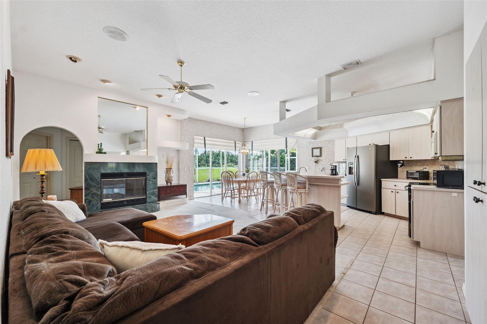 Listing photo id 10 for 8921 Kilmer Way