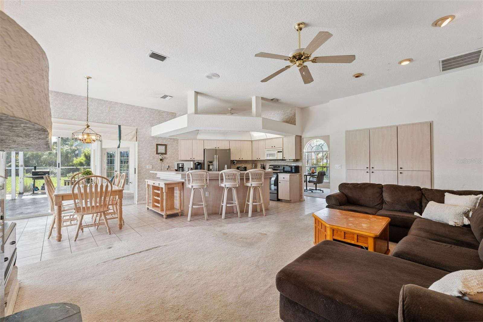Listing photo id 12 for 8921 Kilmer Way