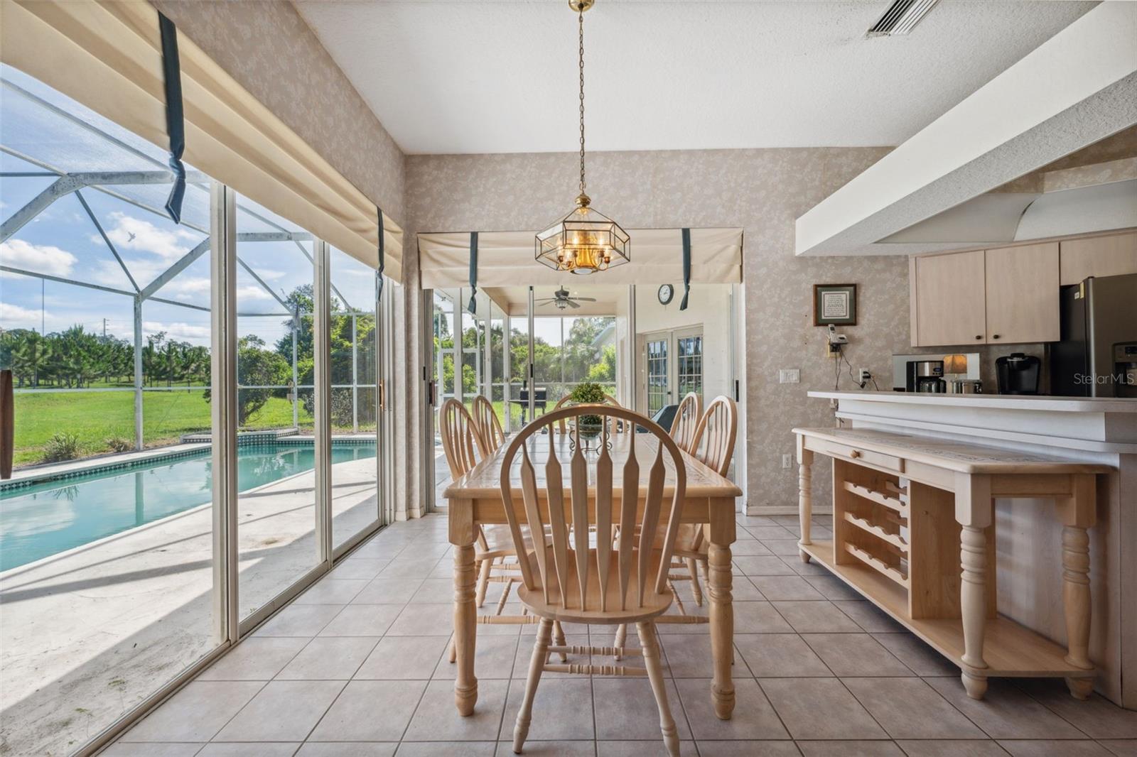 Listing photo id 13 for 8921 Kilmer Way