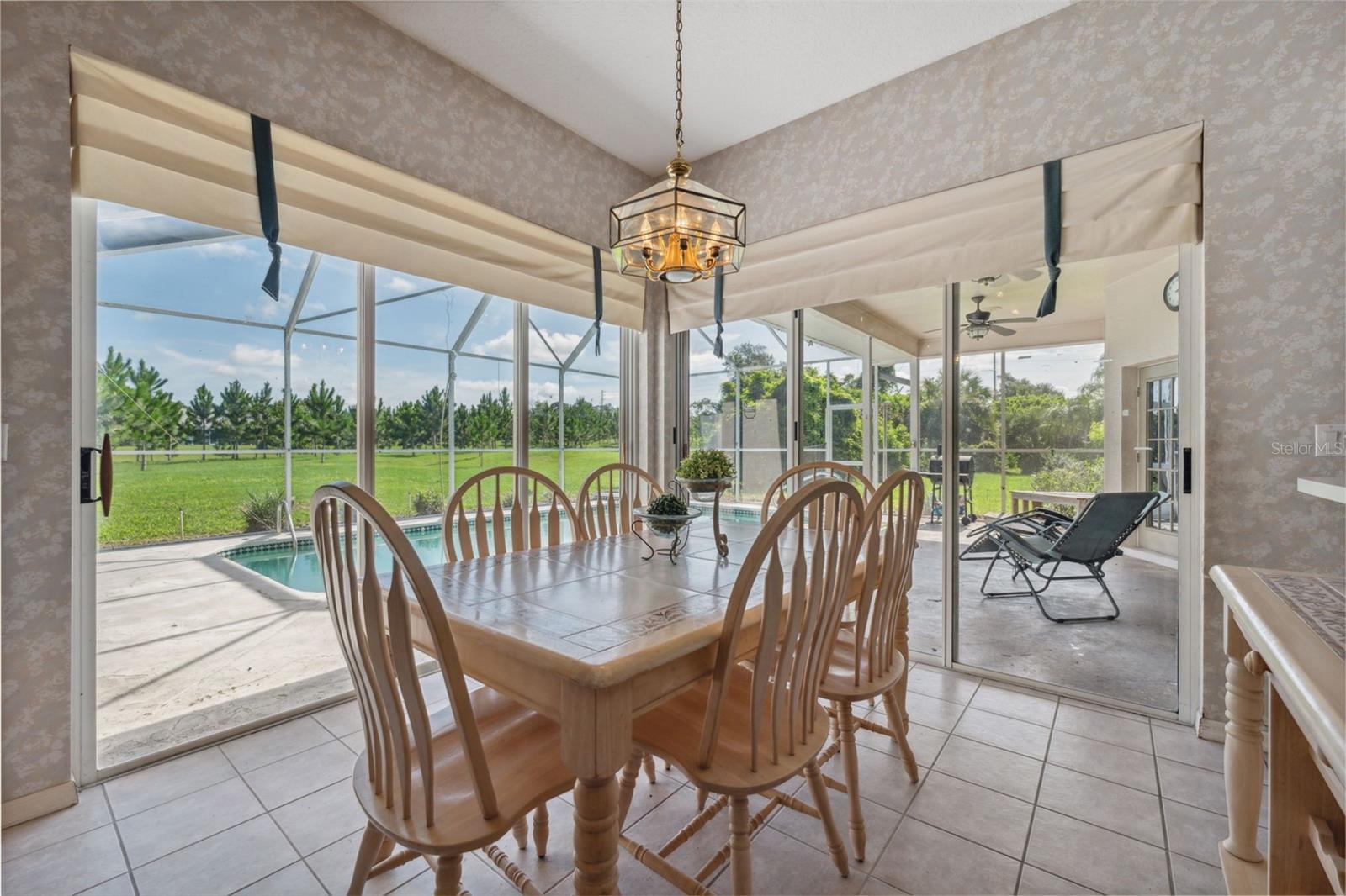 Listing photo id 14 for 8921 Kilmer Way