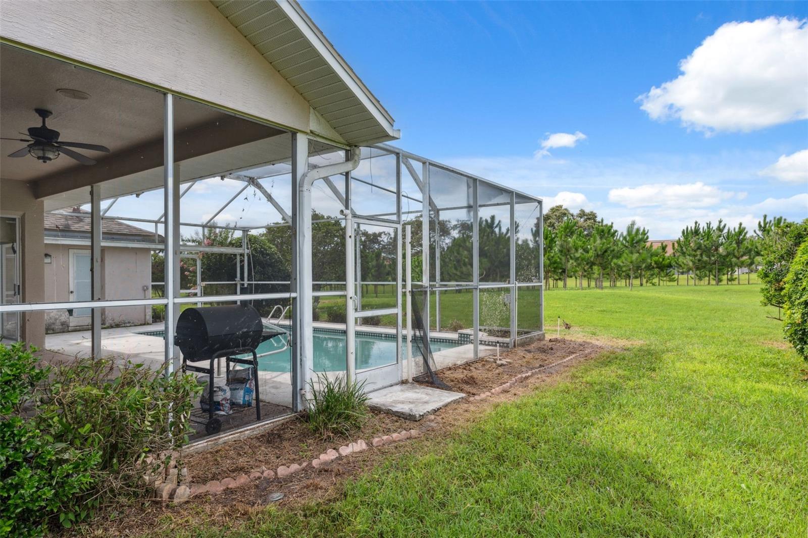 Listing photo id 32 for 8921 Kilmer Way