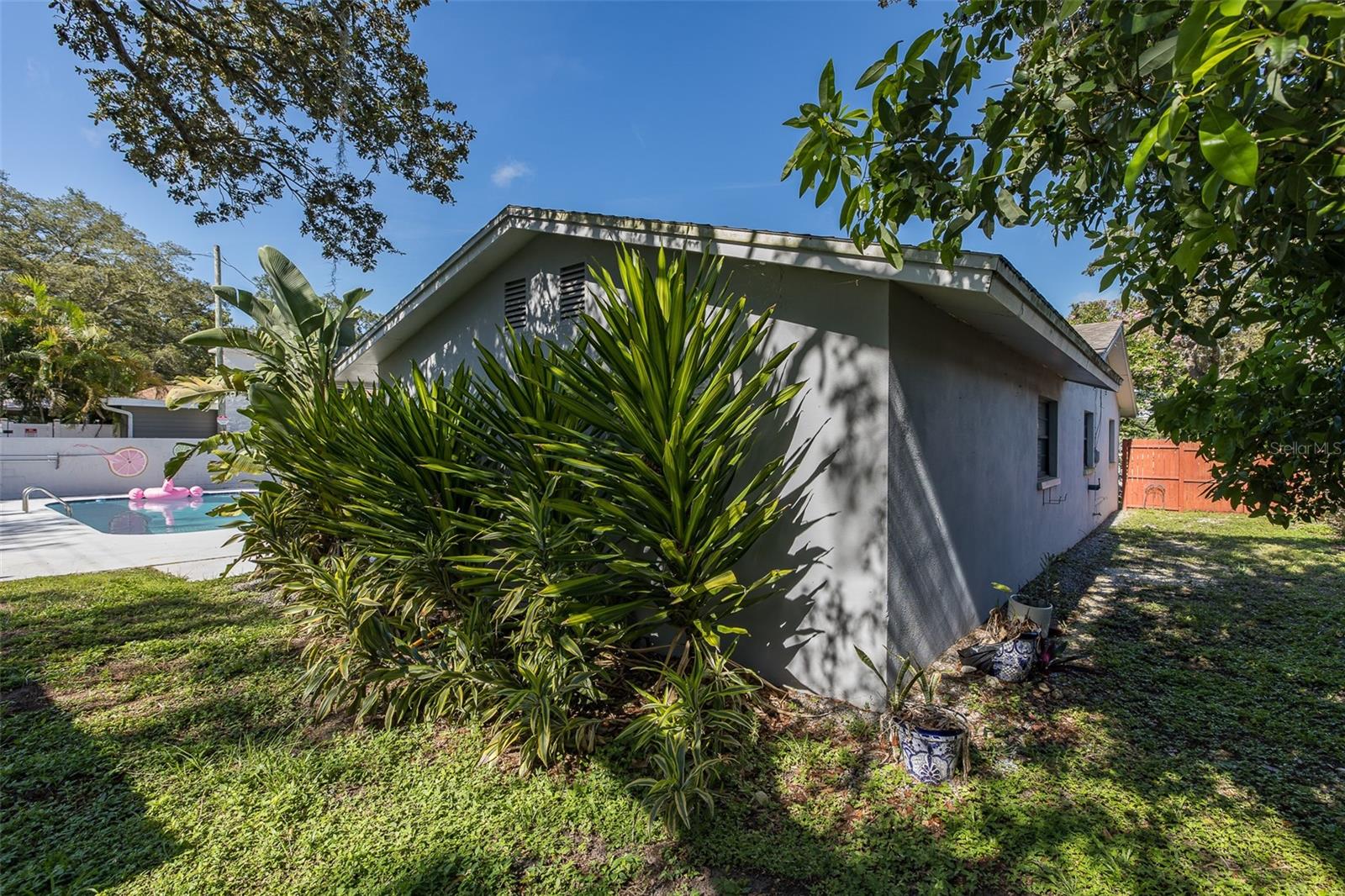 Image 17 of 76 For 2180 Philippe Parkway
