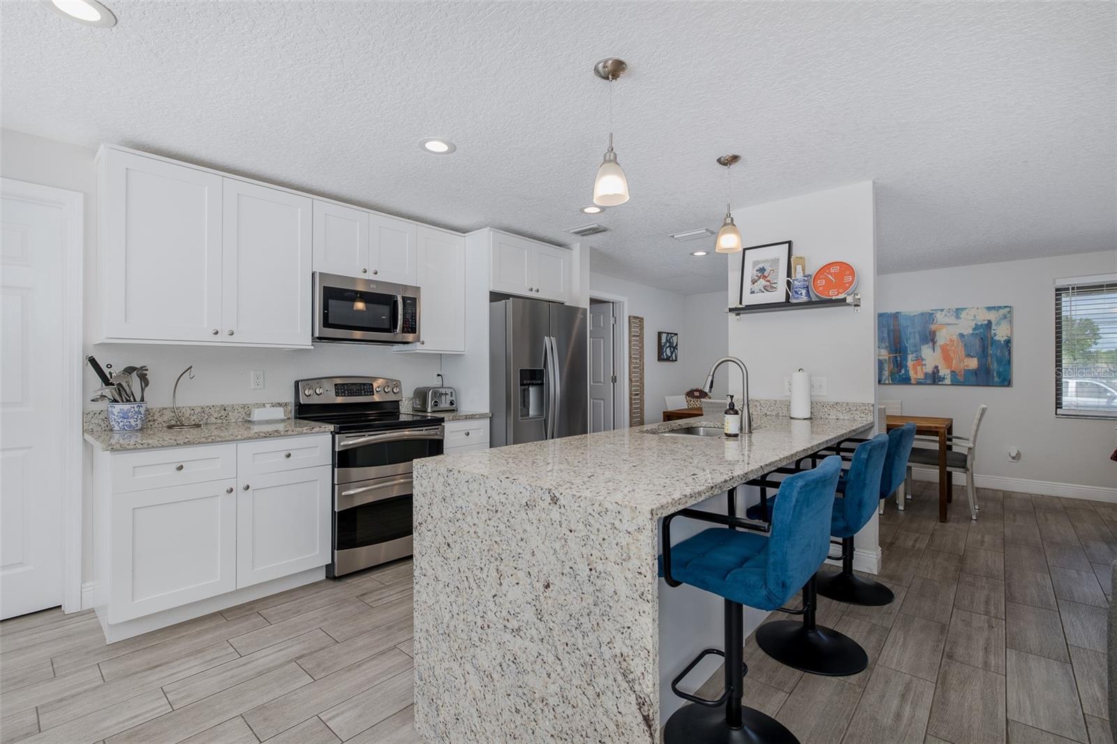 Image 41 of 76 For 2180 Philippe Parkway