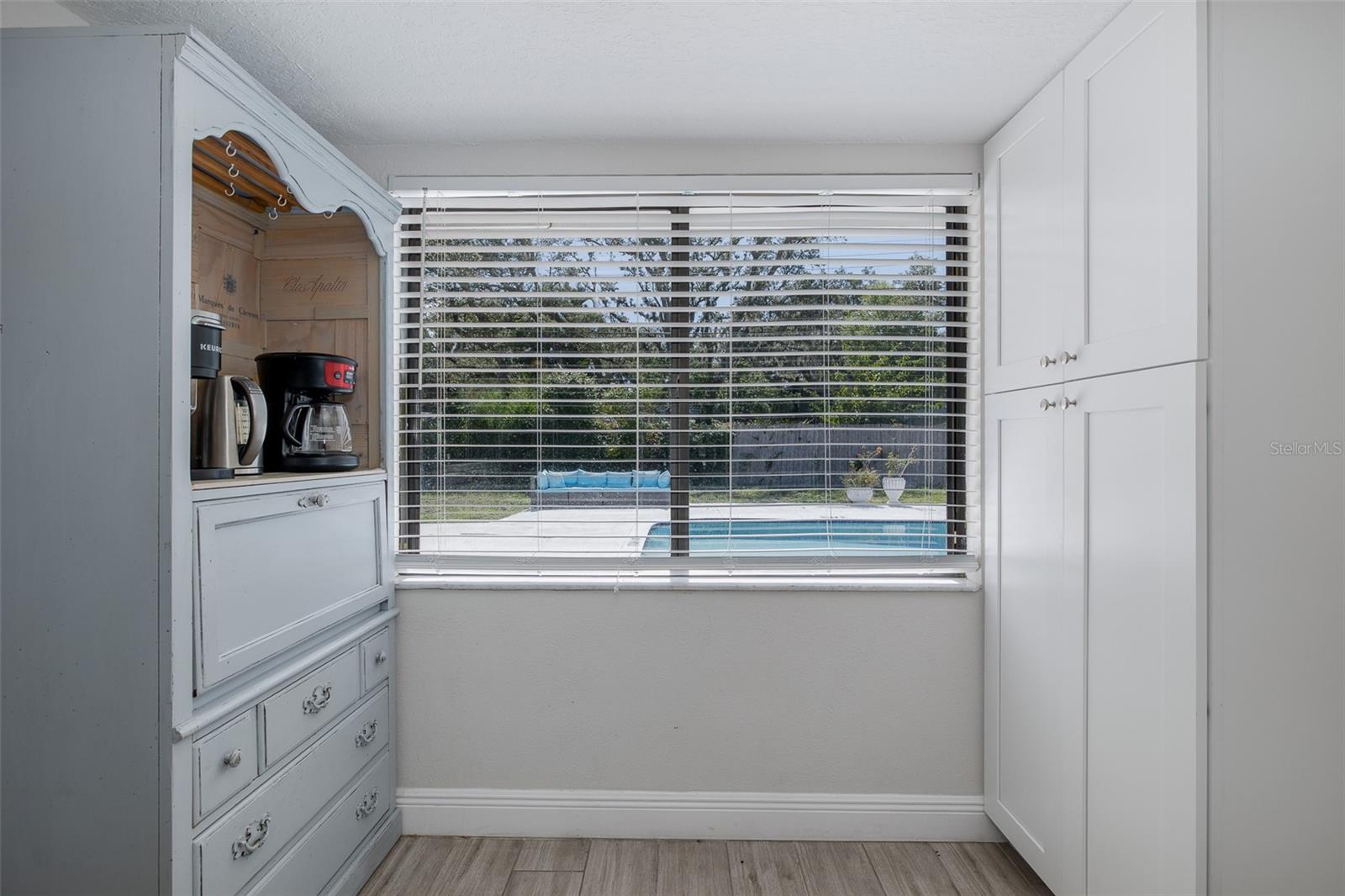 Image 42 of 76 For 2180 Philippe Parkway