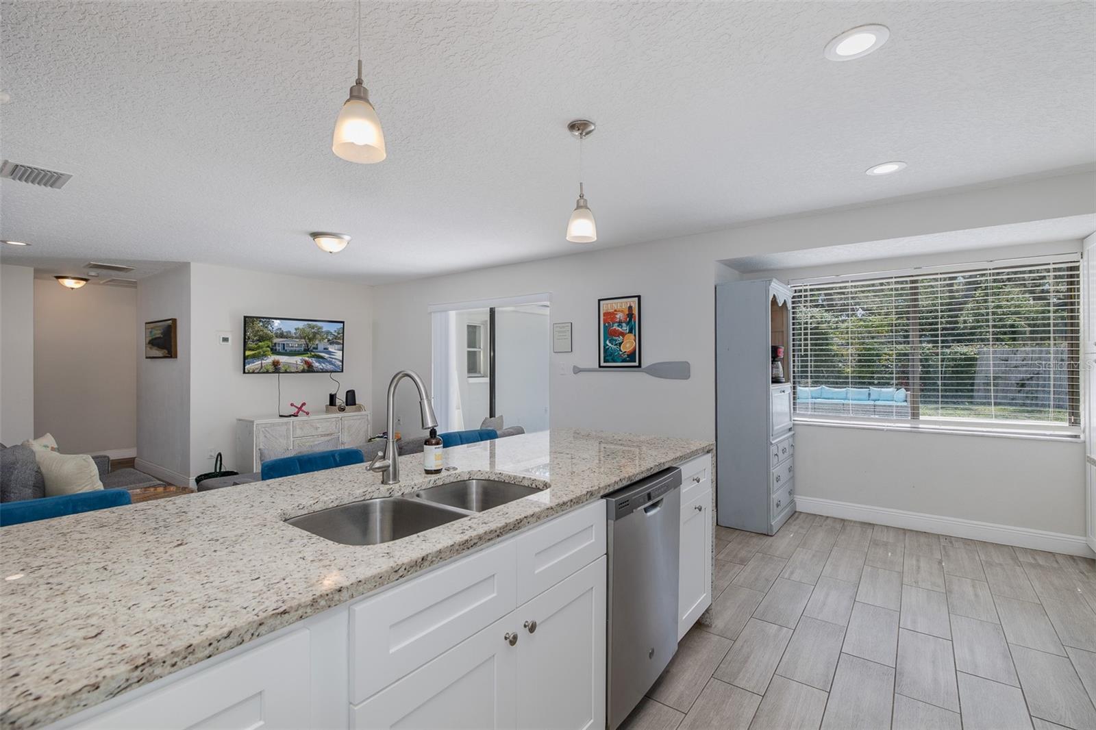 Image 44 of 76 For 2180 Philippe Parkway