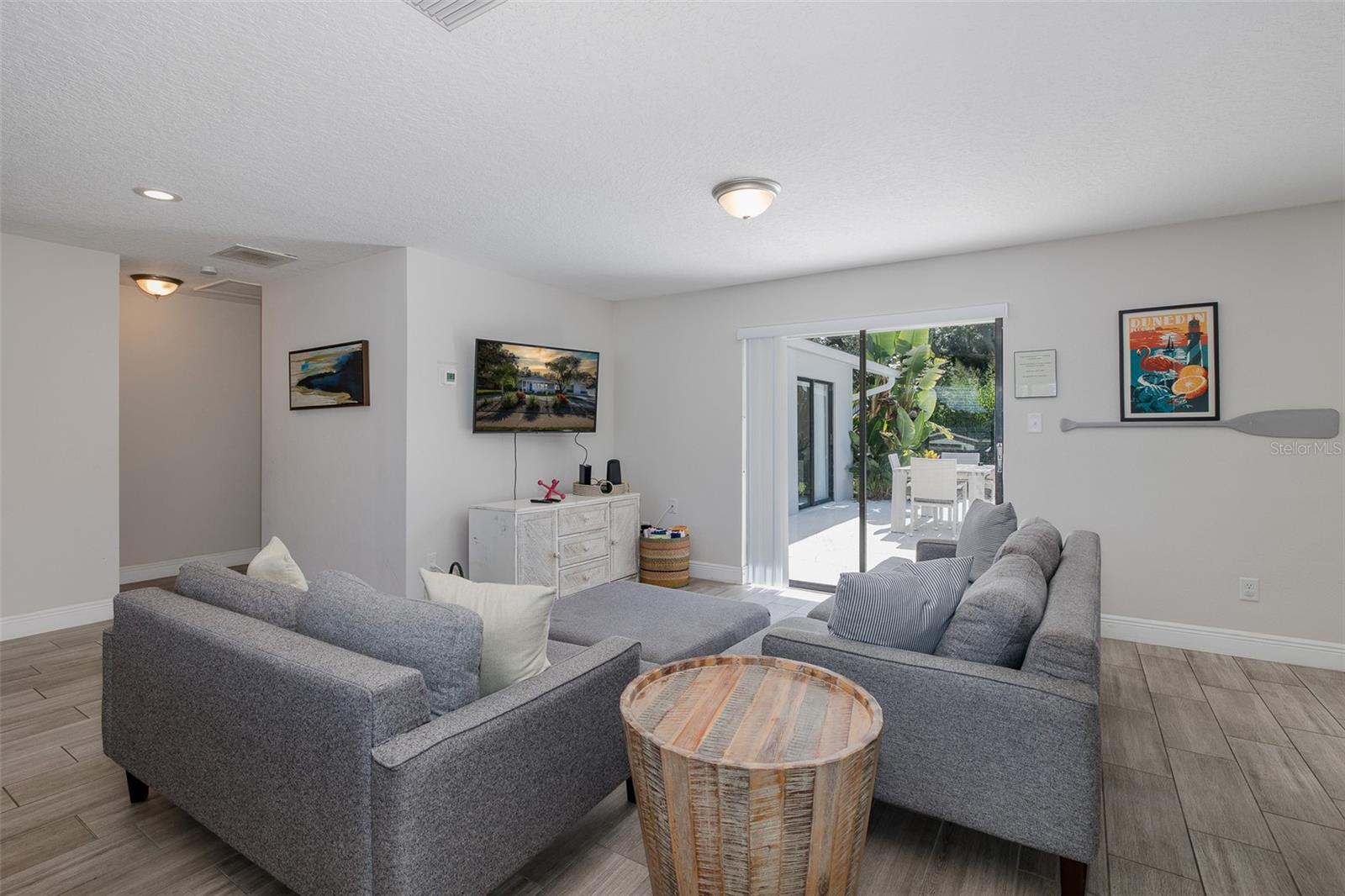 Image 46 of 76 For 2180 Philippe Parkway