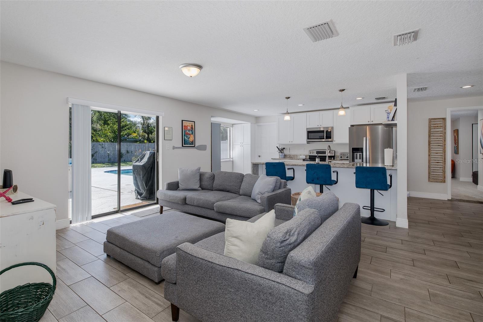 Image 48 of 76 For 2180 Philippe Parkway