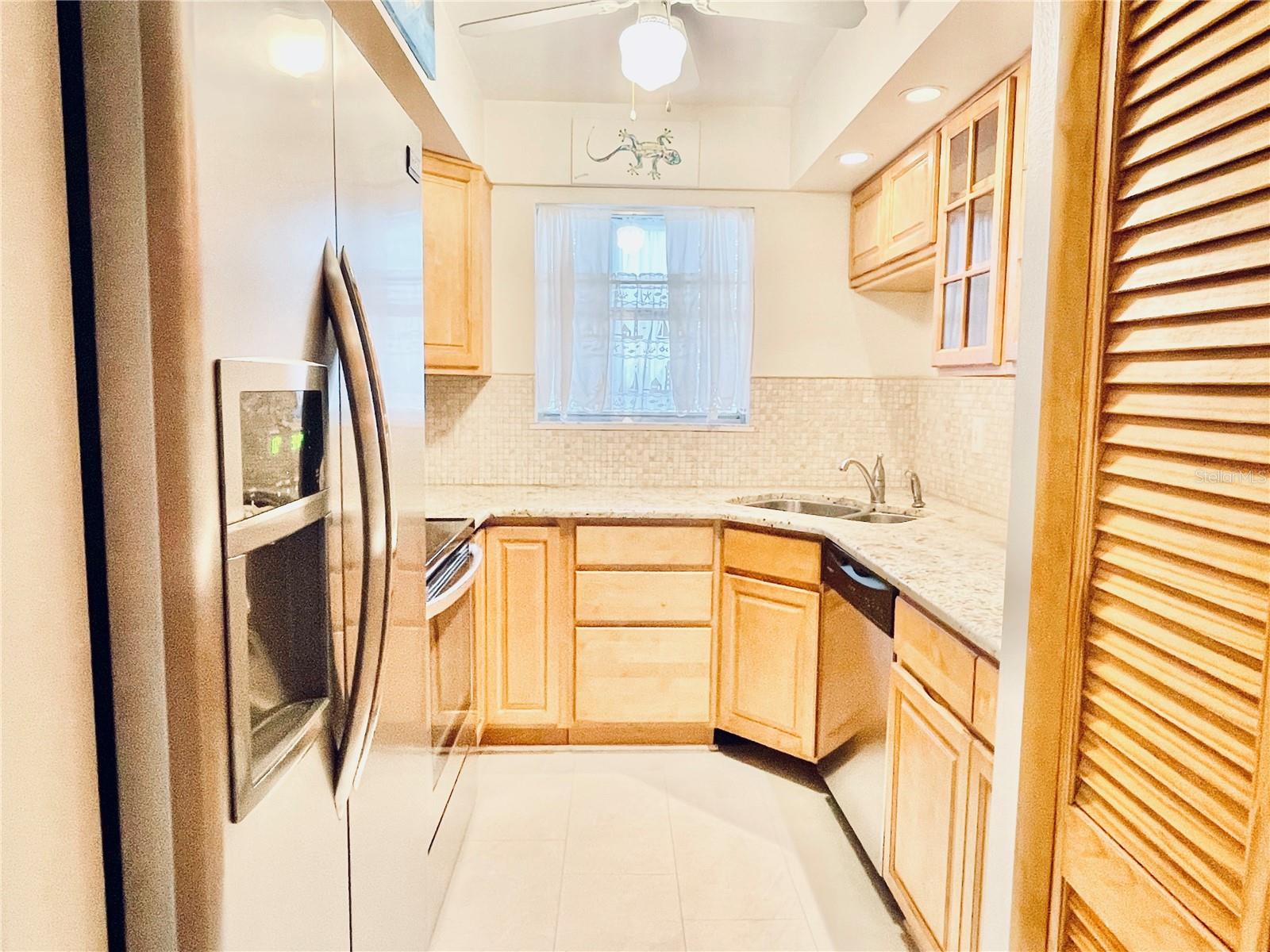 Image 12 of 27 For 421 Windrush Bay Drive 421
