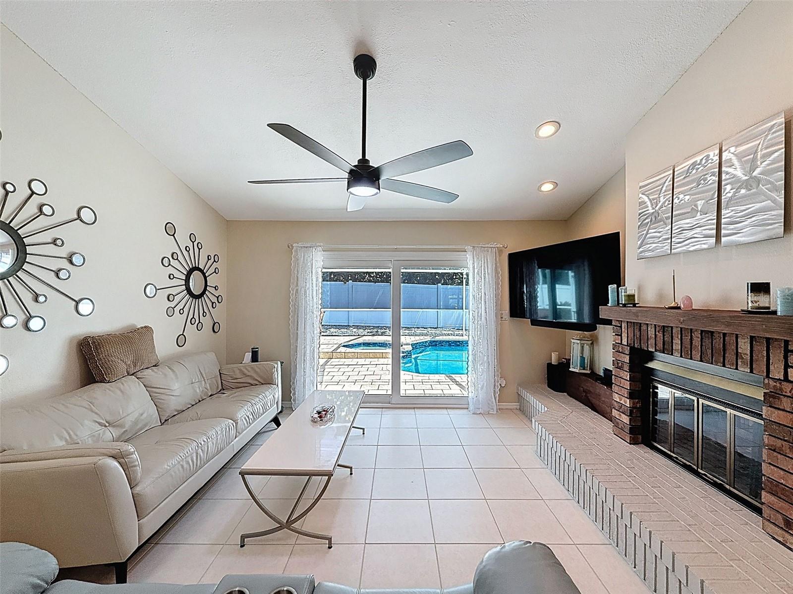 Image 21 of 80 For 1604 Gulf Beach Boulevard