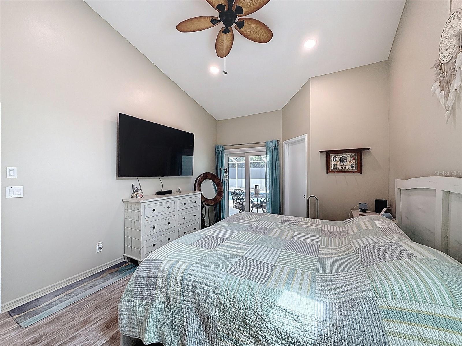 Image 27 of 80 For 1604 Gulf Beach Boulevard
