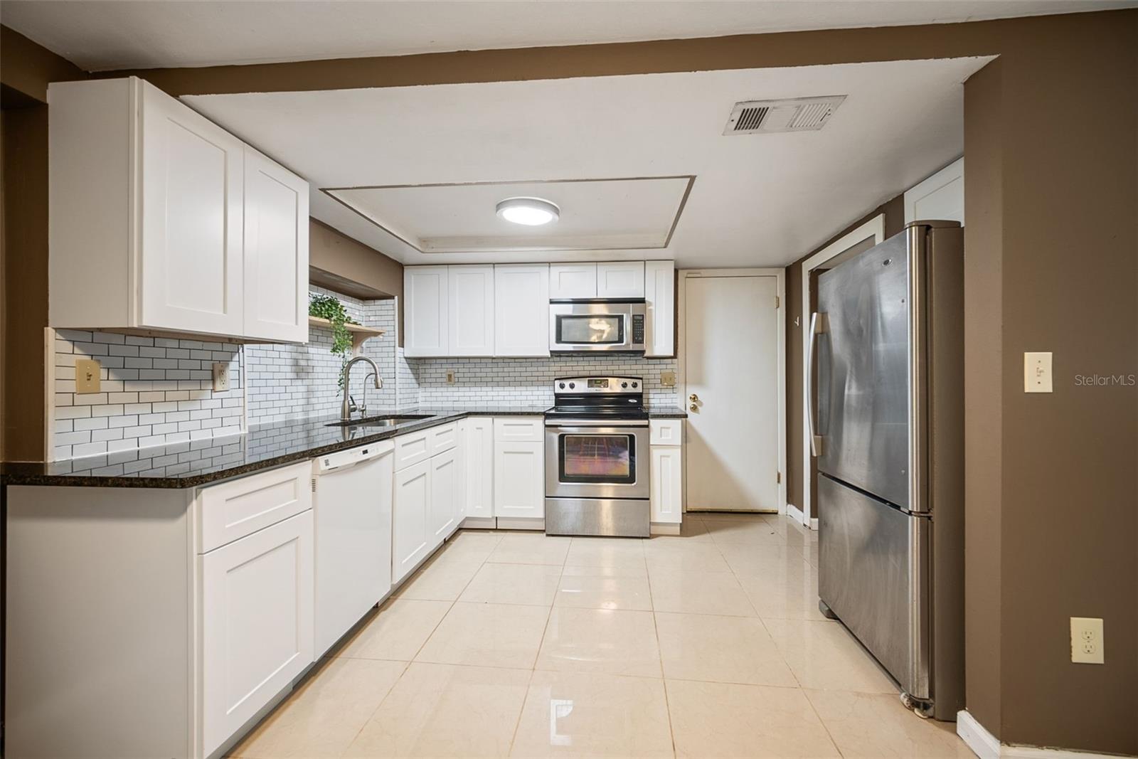 Image 10 of 35 For 3316 Overland Drive