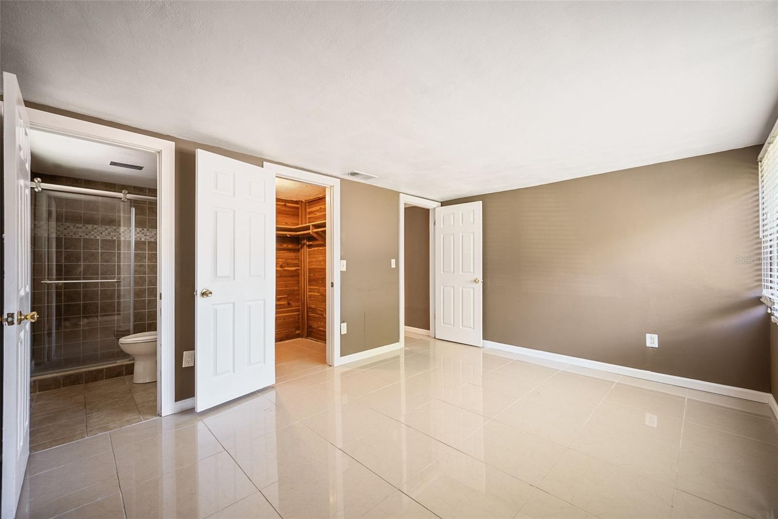 Image 13 of 35 For 3316 Overland Drive