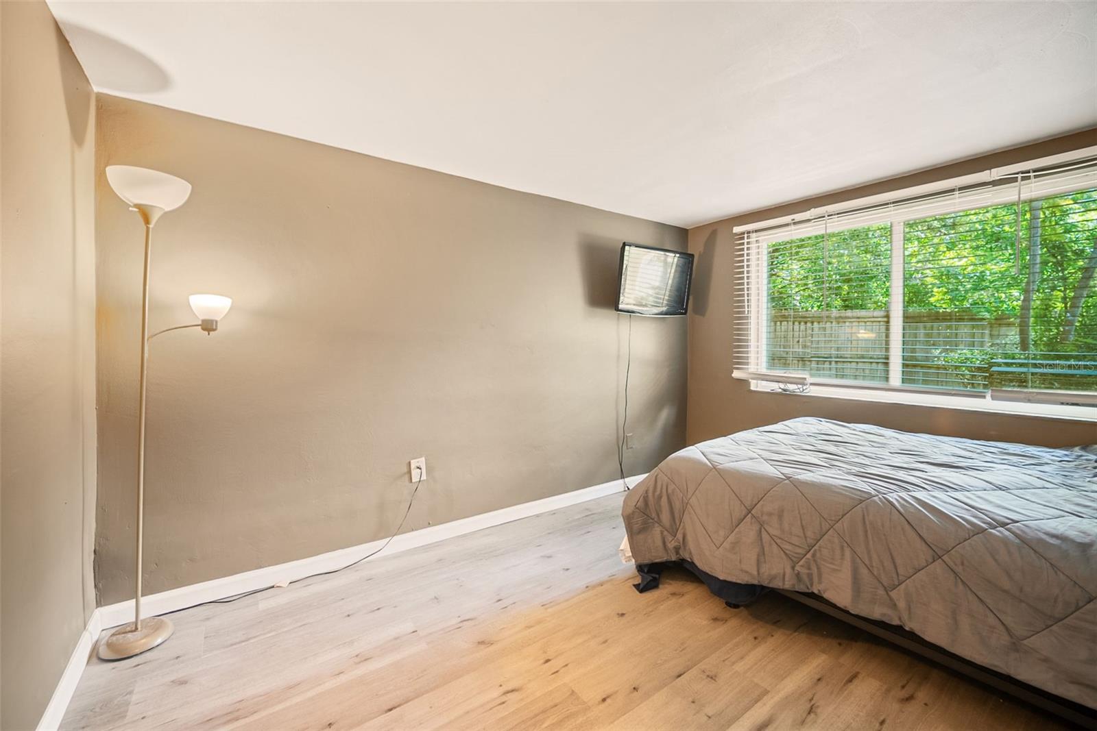 Image 18 of 35 For 3316 Overland Drive