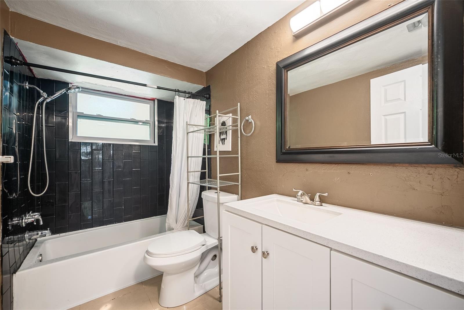 Image 19 of 35 For 3316 Overland Drive