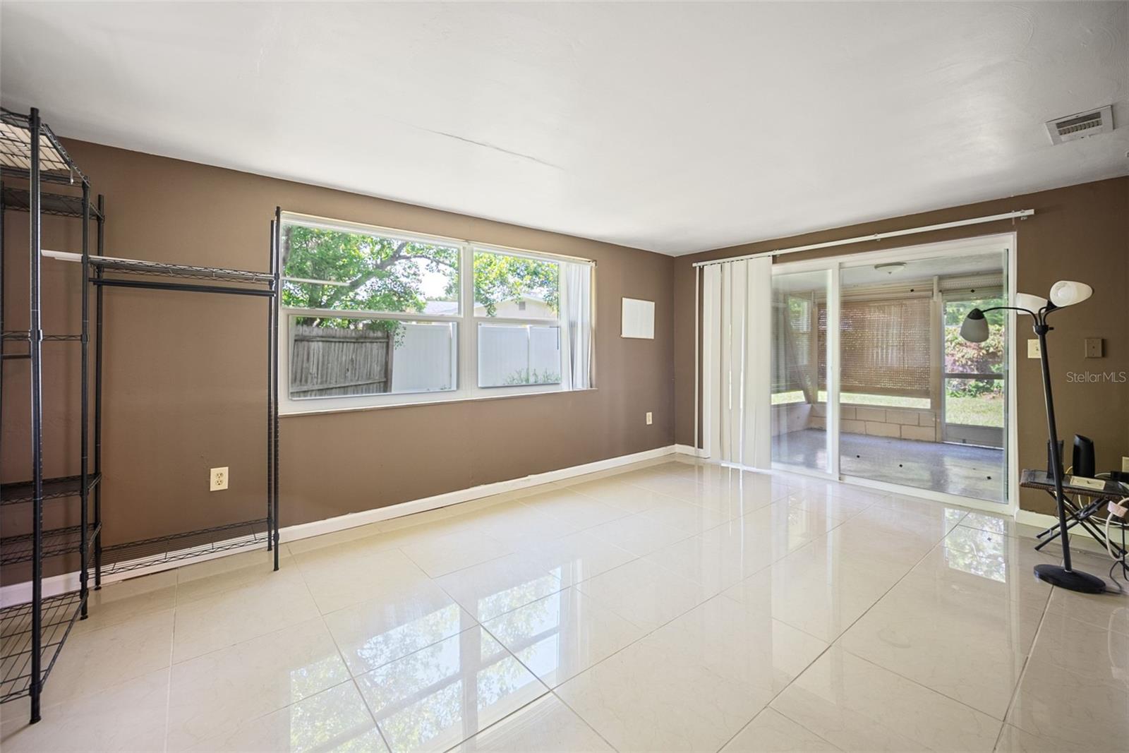 Image 20 of 35 For 3316 Overland Drive