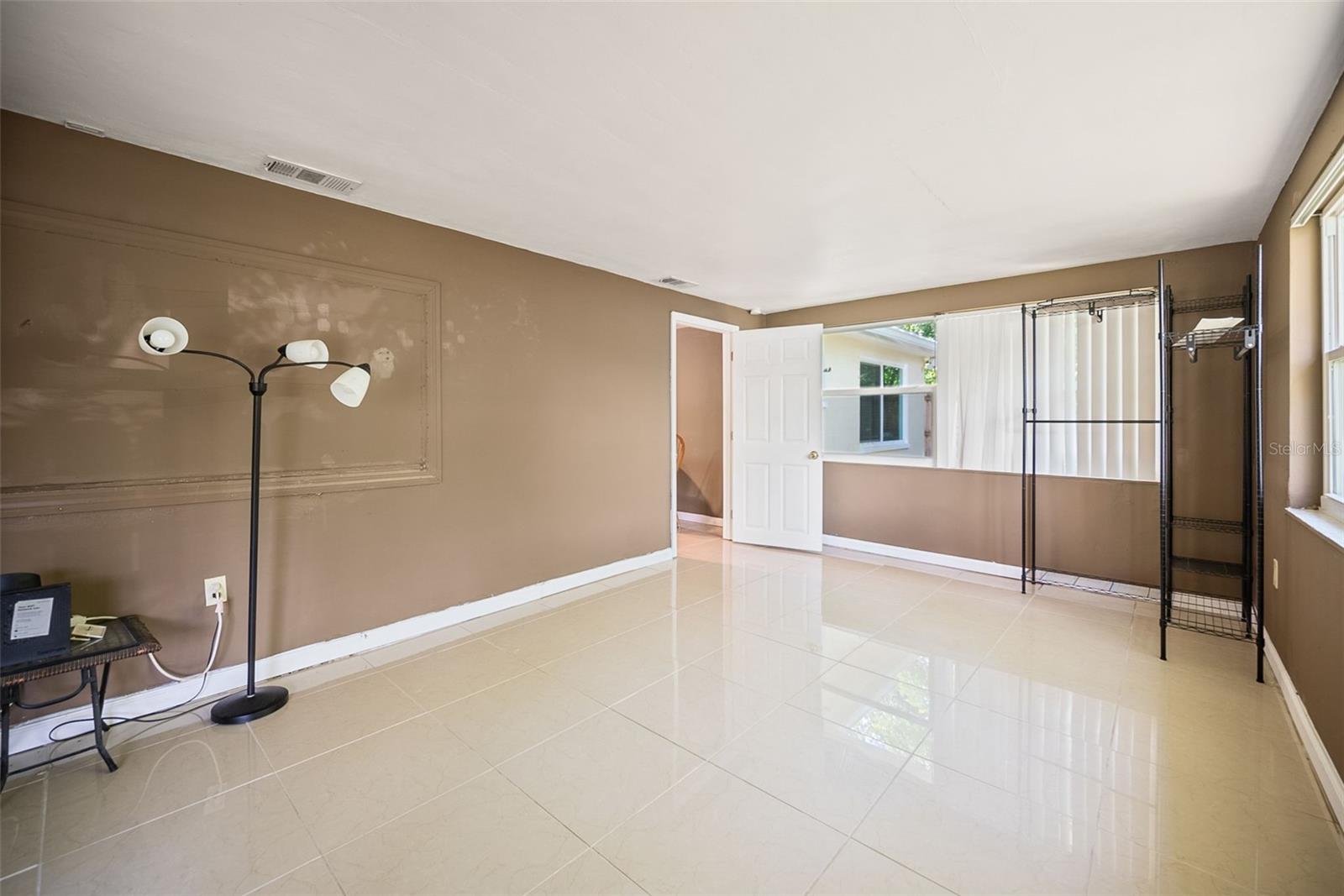 Image 21 of 35 For 3316 Overland Drive