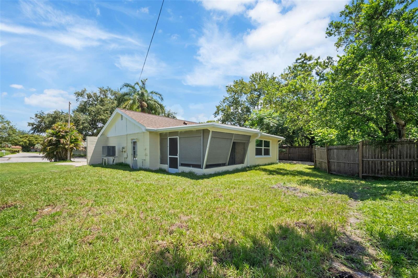 Image 24 of 35 For 3316 Overland Drive