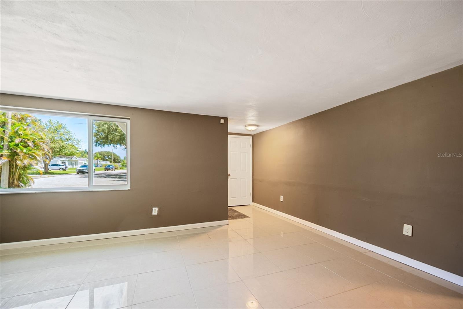 Image 5 of 35 For 3316 Overland Drive