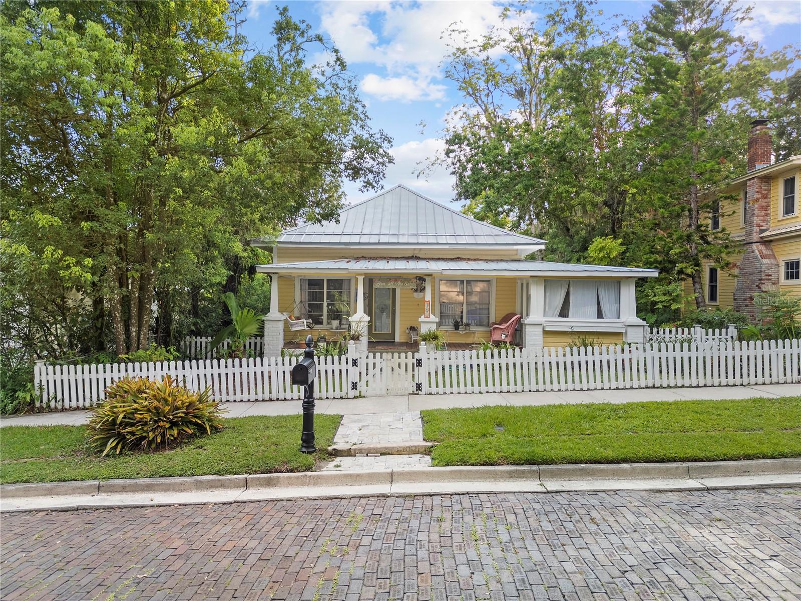 Image 2 of 35 For 408 Brooksville Avenue