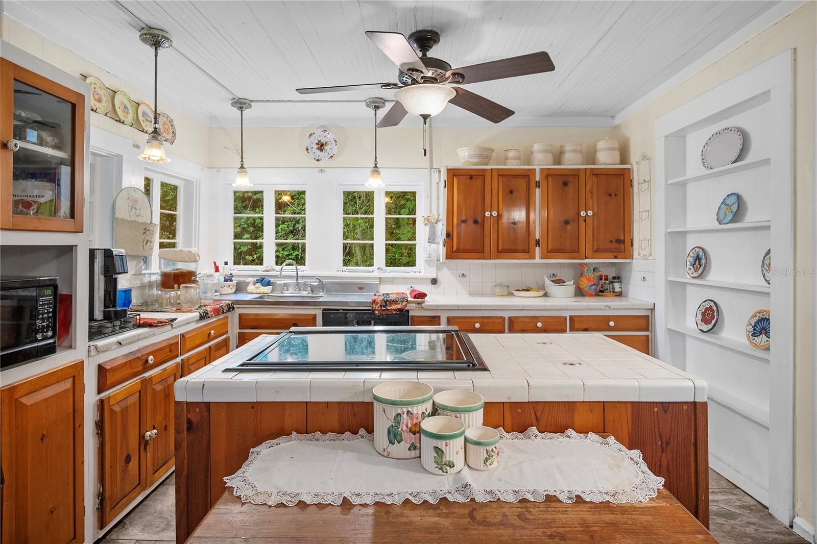 Image 24 of 35 For 408 Brooksville Avenue